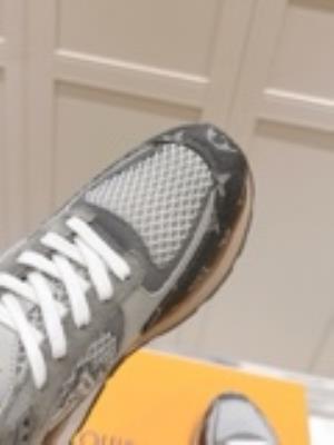 wholesale quality men's louis vuitton run way sneakers model no. 809